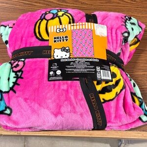 🌙 RR2 Hello Kitty Frankenstein Plush Blanket